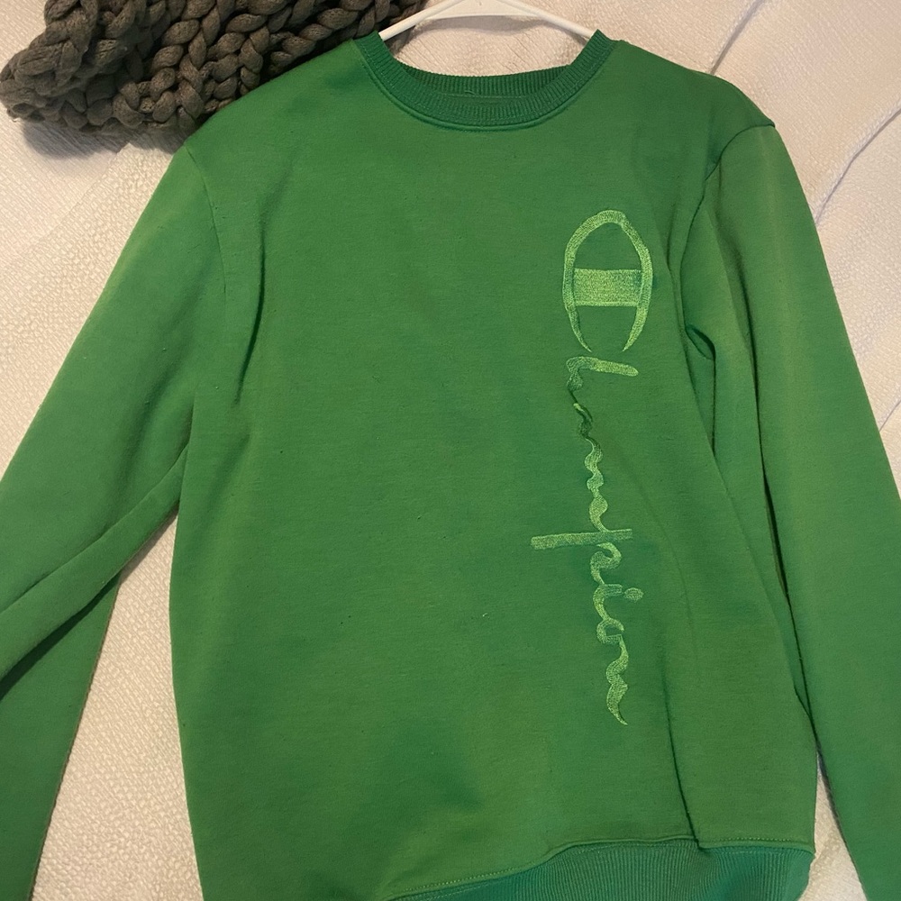 Champion green pull over